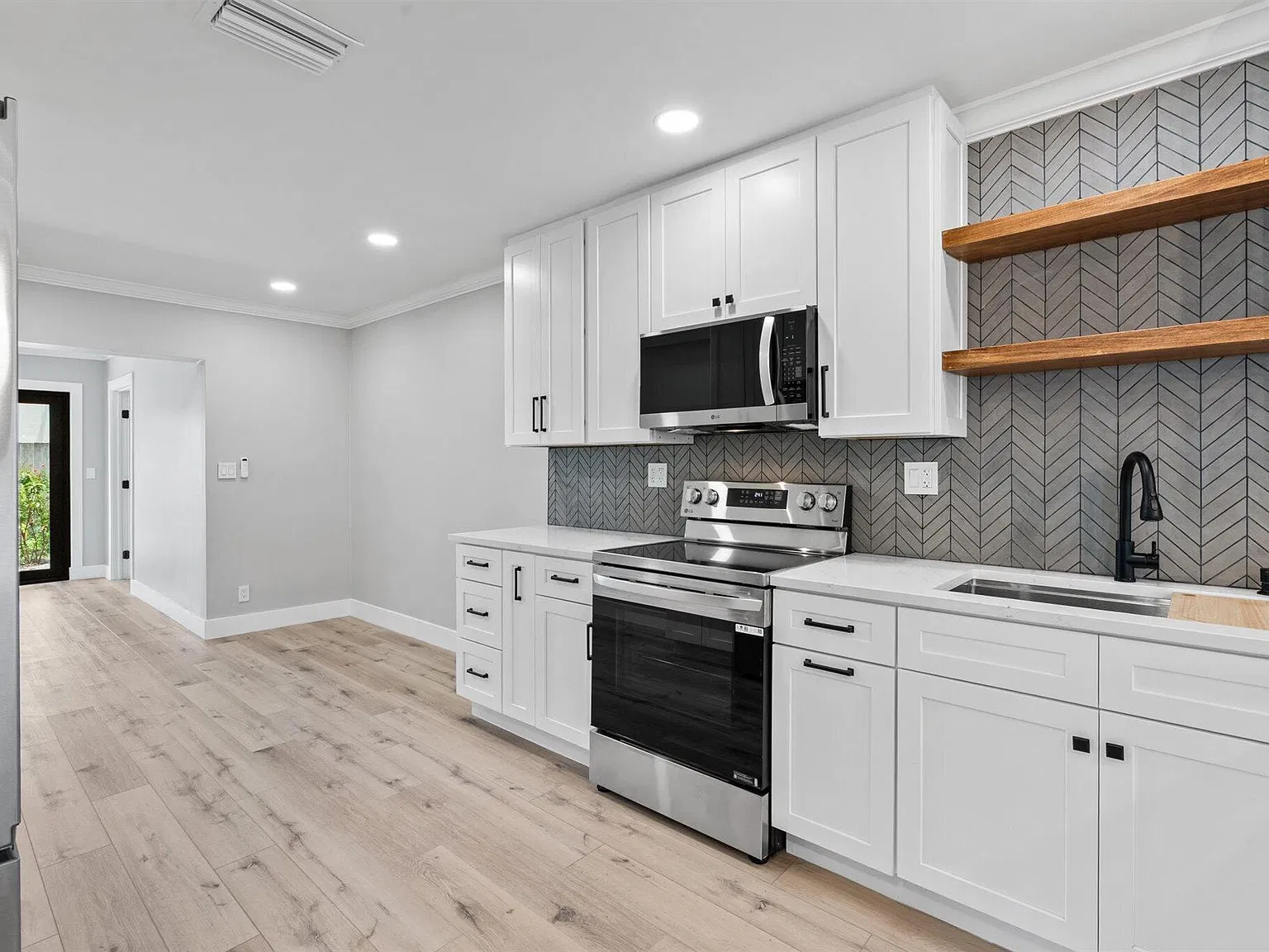 2 bed, 2.0 bath, 1600 sqft, $3,795 — Photo 4