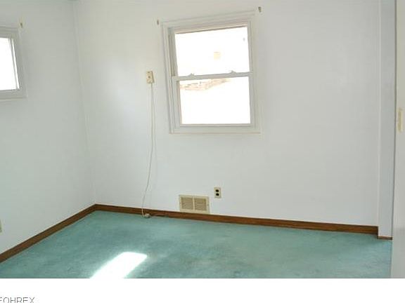 4th image of 401 Helen St