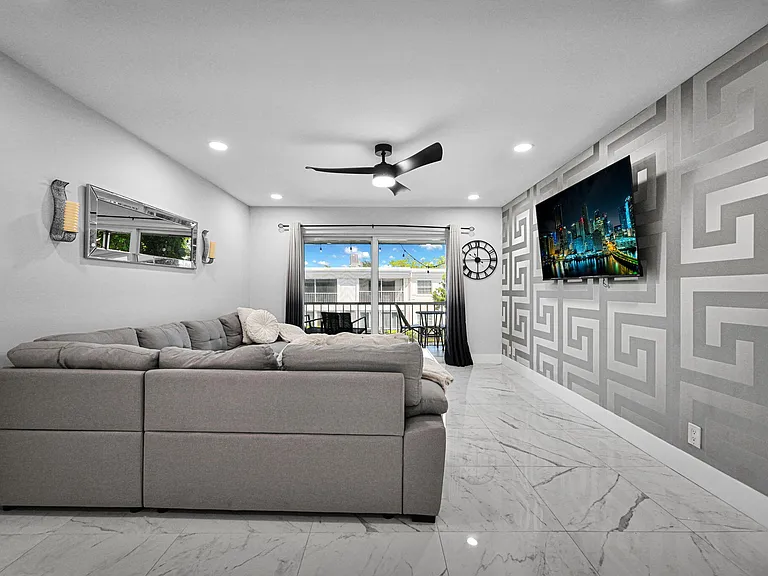 6279 Bay Club Dr #3 — Photo 27