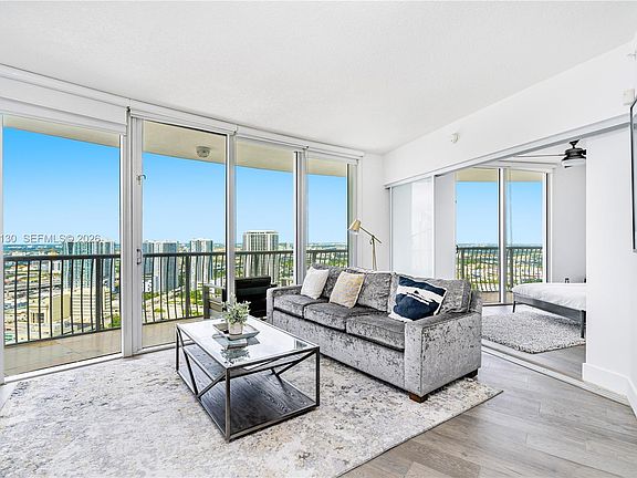 2nd image of 1750 N Bayshore Dr #3914