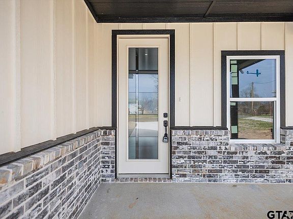 5th image of 300 S Roden Ln