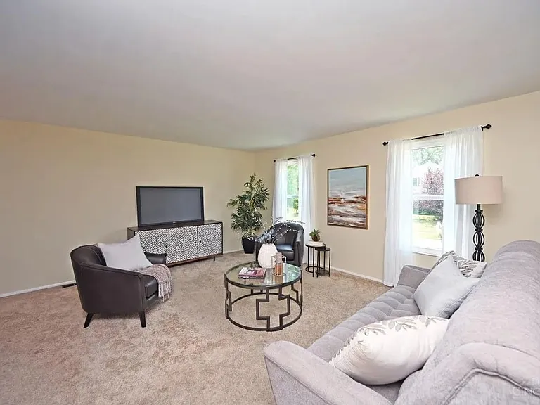 8608 Linderwood Ln — Photo 2