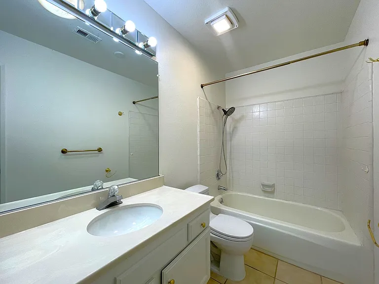 35 Malaga Dr — Photo 15