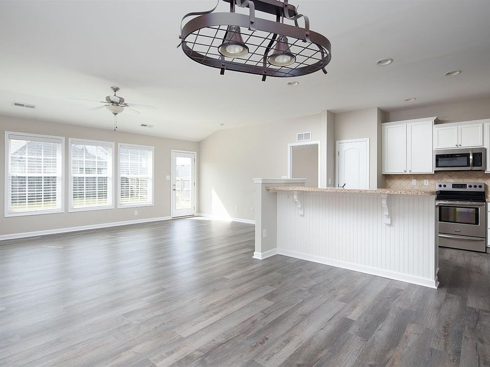 1st image of 872 Sugarbush Trl