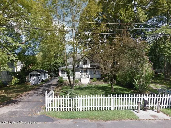 211 Center St, Staten Island, NY 10306
