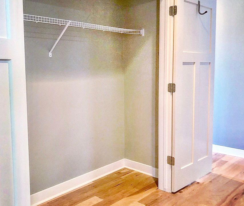 1st image of 1808 N Warren Ave Unit 202