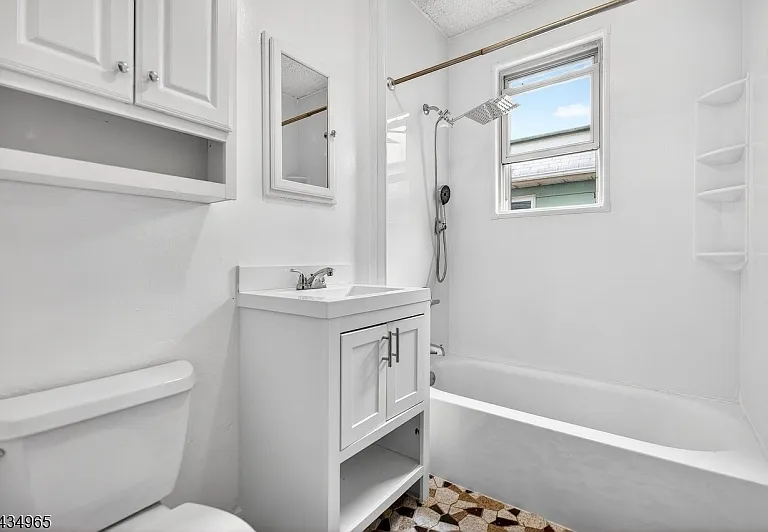 319 Paterson Ave — Photo 7