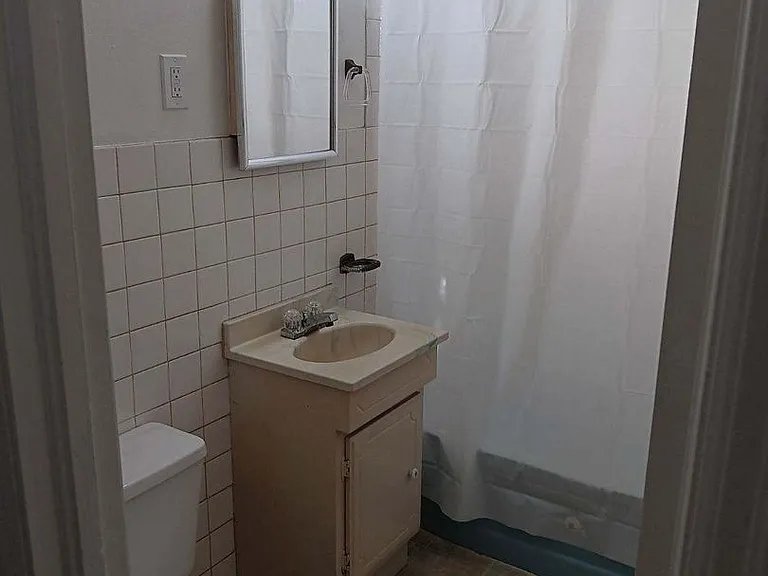 24XX SW Buchanan St — Photo 10