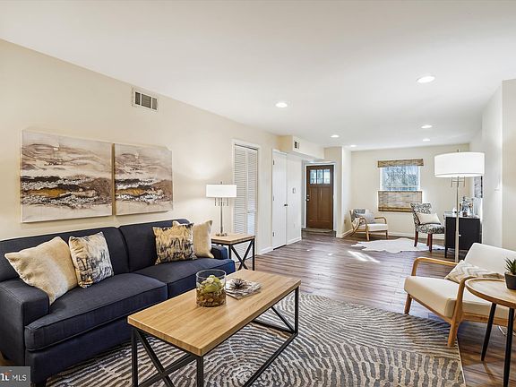 4th image of 6321 Paddington Ln