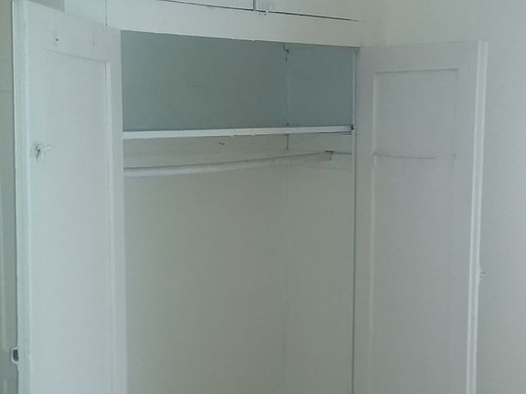 4th image of 986 Leggett Ave APT 2A