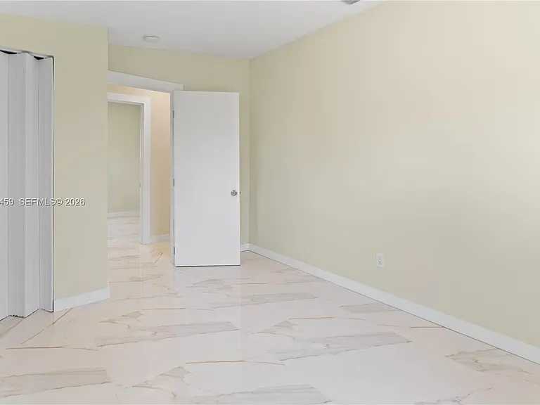 21330 NE 26th Ave — Photo 37