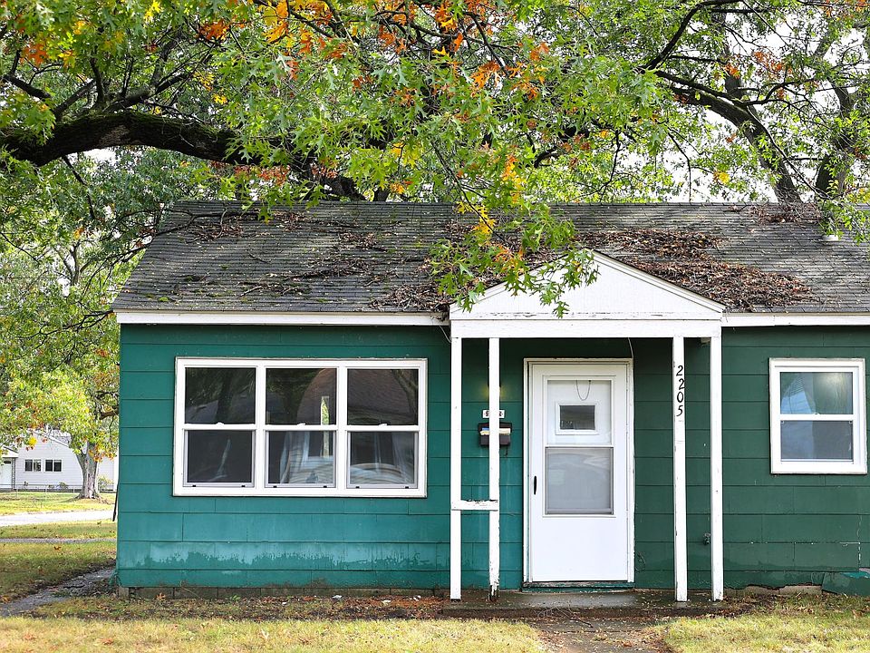 1st image of 2205 Warrick St