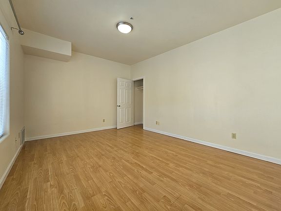4th image of 5914 Camden St #1
