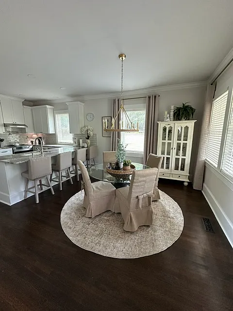 3 bed, 2.5 bath, 1958 sqft, $4,200 — Photo 3