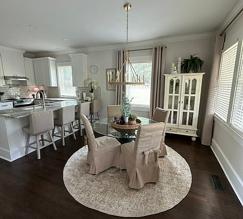 3rd image of 3319 Elmhurst Rd