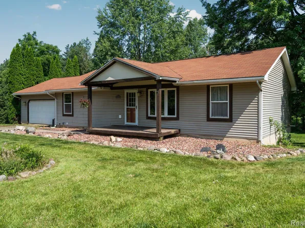 5760 Mason Rd, Fowlerville, MI 48836