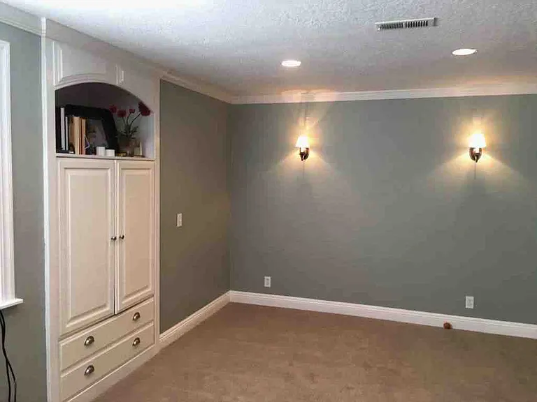 947 Canterbury Dr — Photo 11
