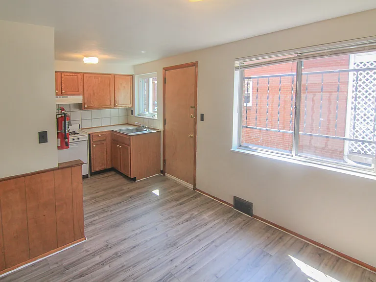 419 Franklin Ave #B — Photo 5