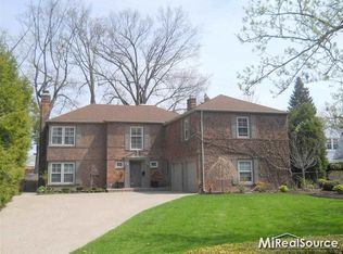 294 Touraine Rd, Grosse Pointe, MI 48236