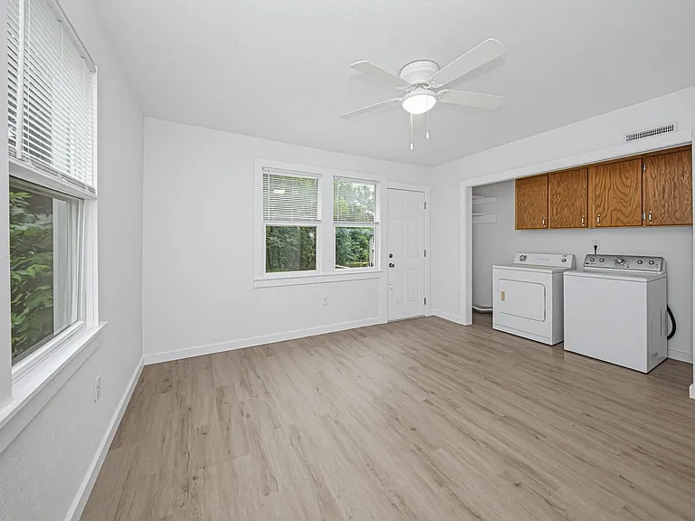 740 W 1st St — Photo 13