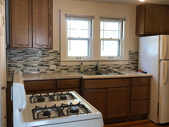 4th image of 313 1/2 E Rock St