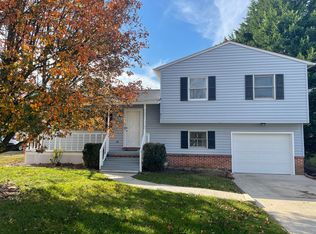 97 Meadowbrook Dr, Martinsburg, WV 25401