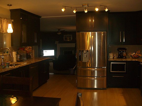 Gorgeous Kitchen w/granite