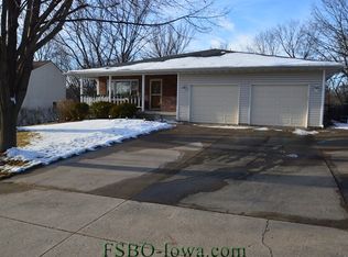 1340 Southview Cir, Coralville, IA 52241