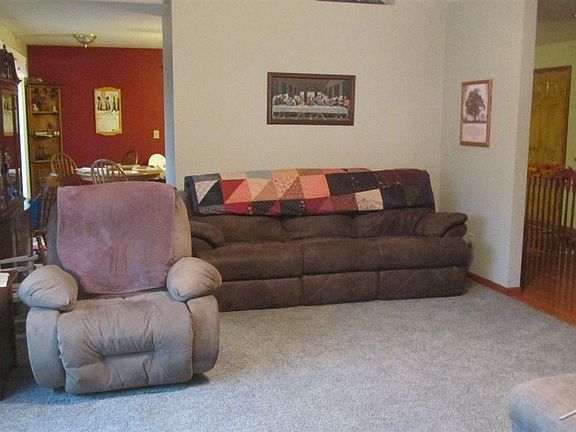 2nd image of 979 King James Ct