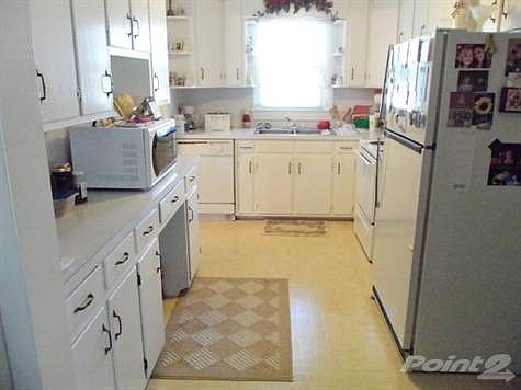 3rd image of 295 Gentry St