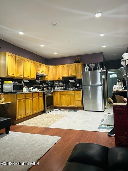 2nd image of 1629 Carrie Street