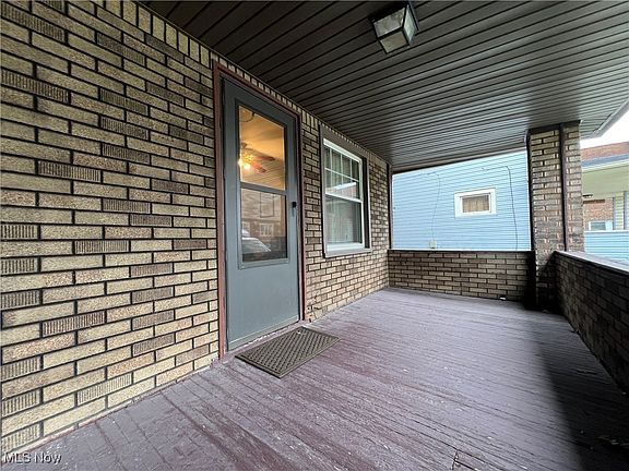 3rd image of 2016 Clarence Ave