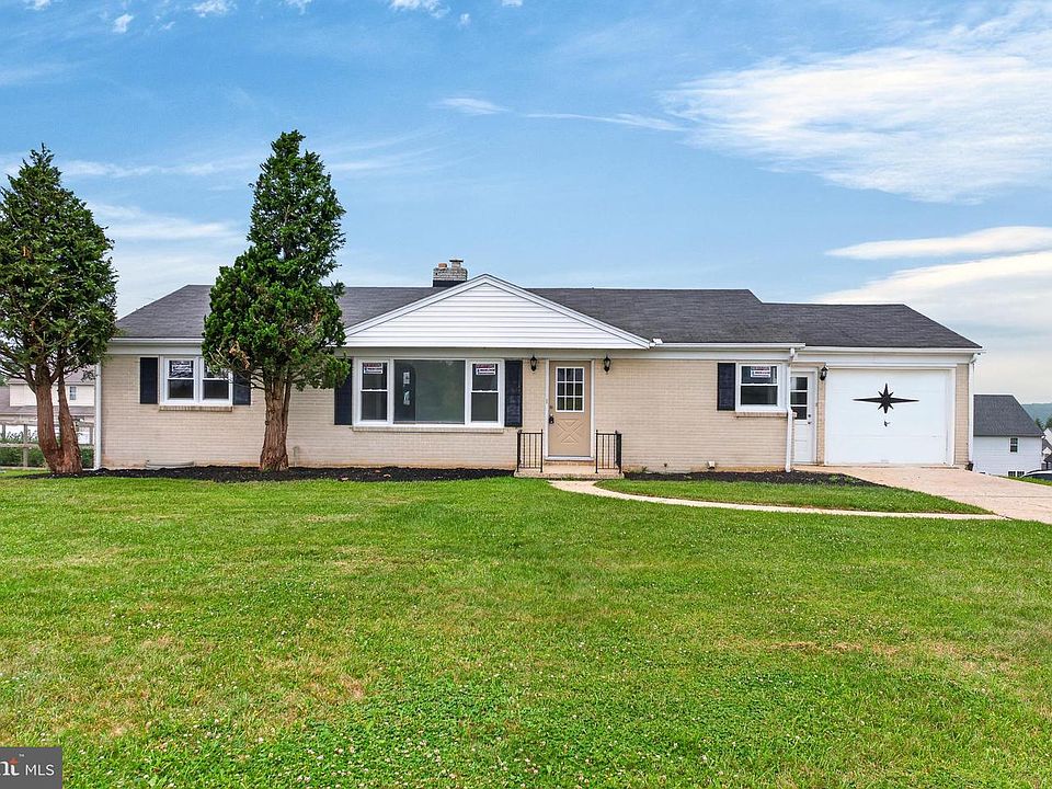 1st image of 385 Manor Rd