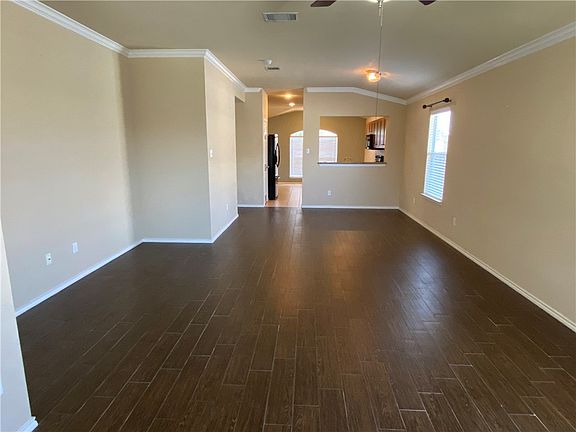 4th image of 223 Baldwin St