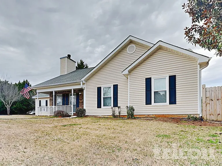 616 Magnolia Dr — Photo 2