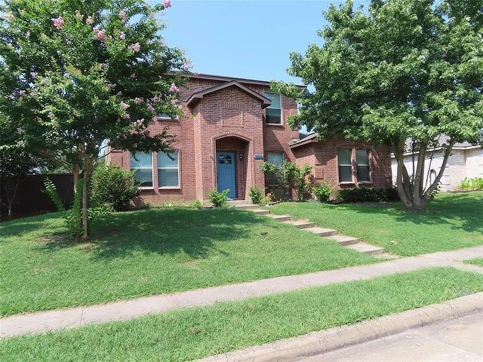 1st image of 2525 Barksdale Dr
