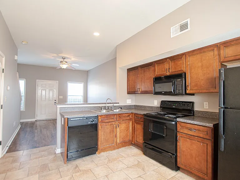 1209 Ash Ridge Dr #C — Photo 5