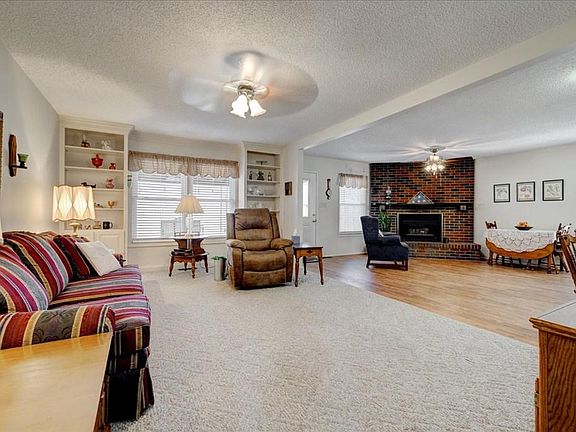 4th image of 2609 W Middleground Dr