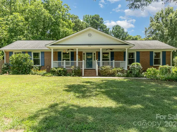 4500 Creemore Dr, Charlotte, NC 28213