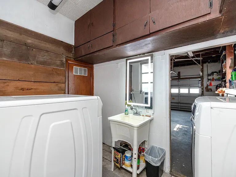2524 W Leroy St — Photo 24