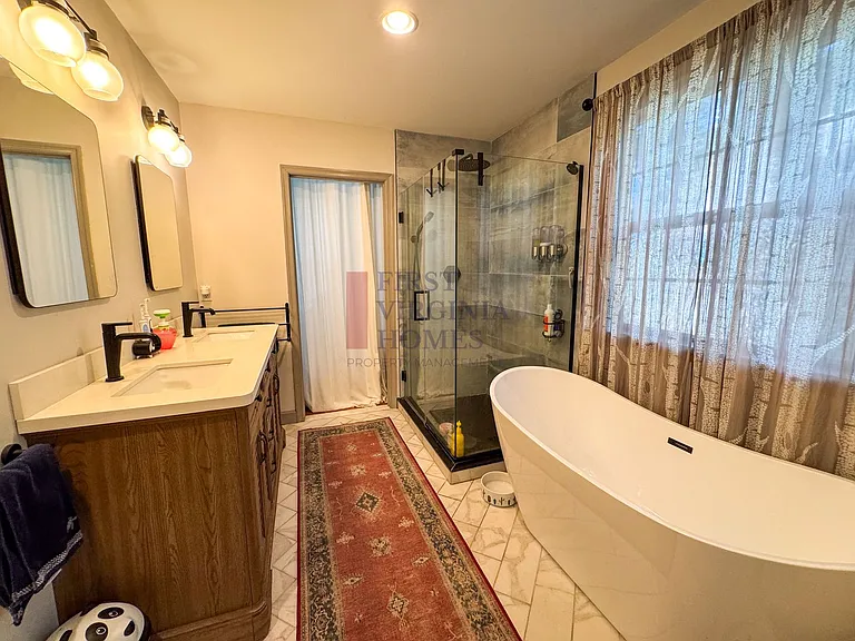 202 Blackthorn Ln — Photo 13
