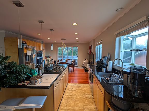 5th image of 270 Amador Ave