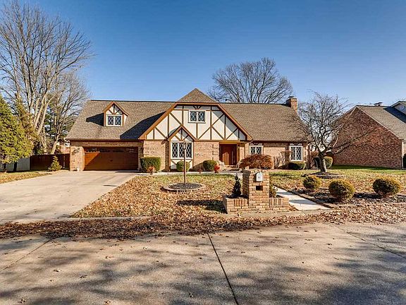 2nd image of 934 Brookshire Dr