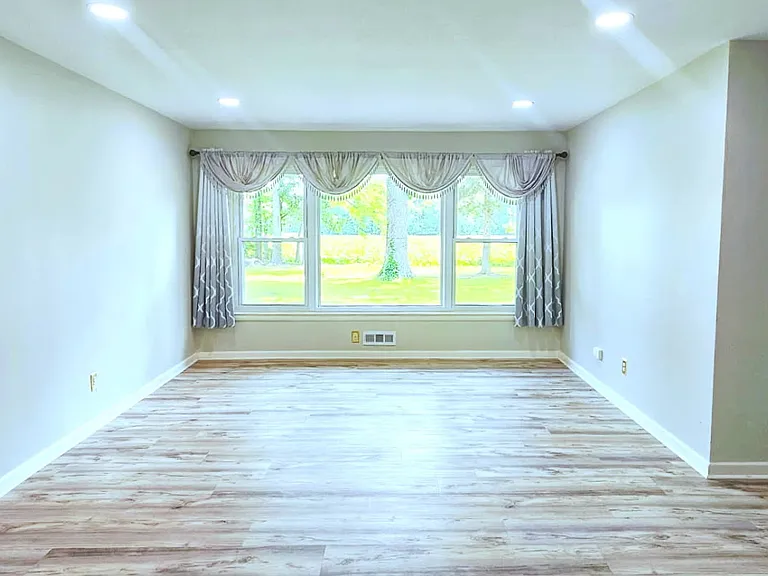 3520 Gamage Dr — Photo 3