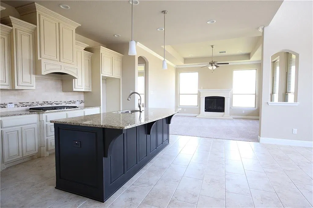 5 bed, 4.0 bath, 3415 sqft, $2,700 — Photo 3