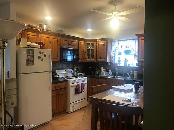 5th image of 546 Lakeside Dr N