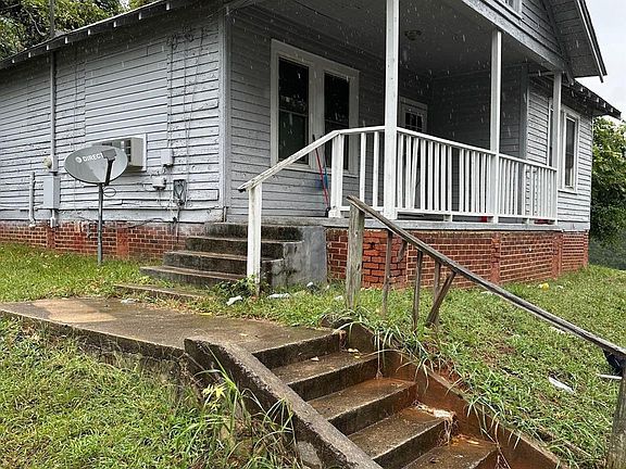 2nd image of 906 W 5th Ave