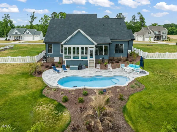 121 Lane Farms Way, Holly Springs, NC 27540