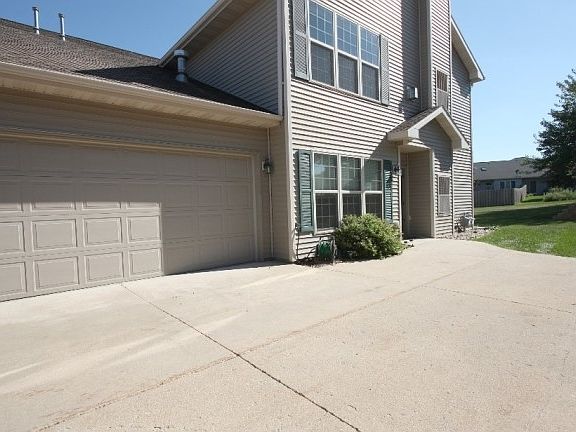 2nd image of 3077 Selkirk Dr #C