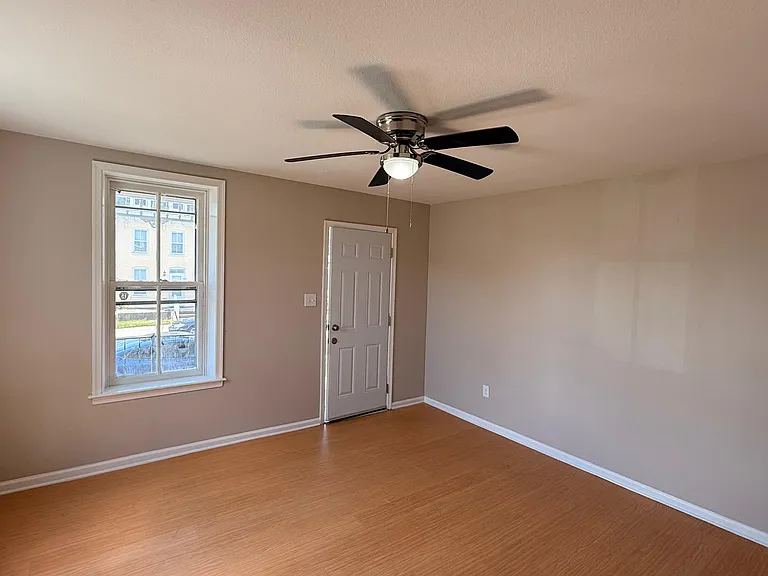 338 Jefferson St — Photo 2